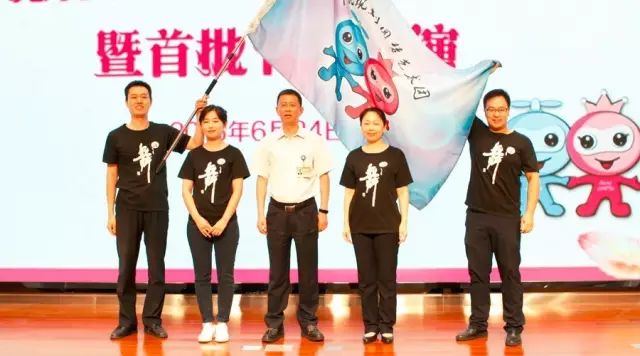 公司舉行圓夢藝術(shù)團成立大會暨首批節(jié)目展演2.jpg